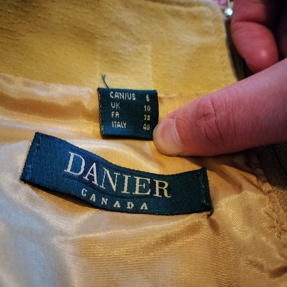 Danier Vintage Leather Mini Skirt Size 6 - Picture 2 of 4